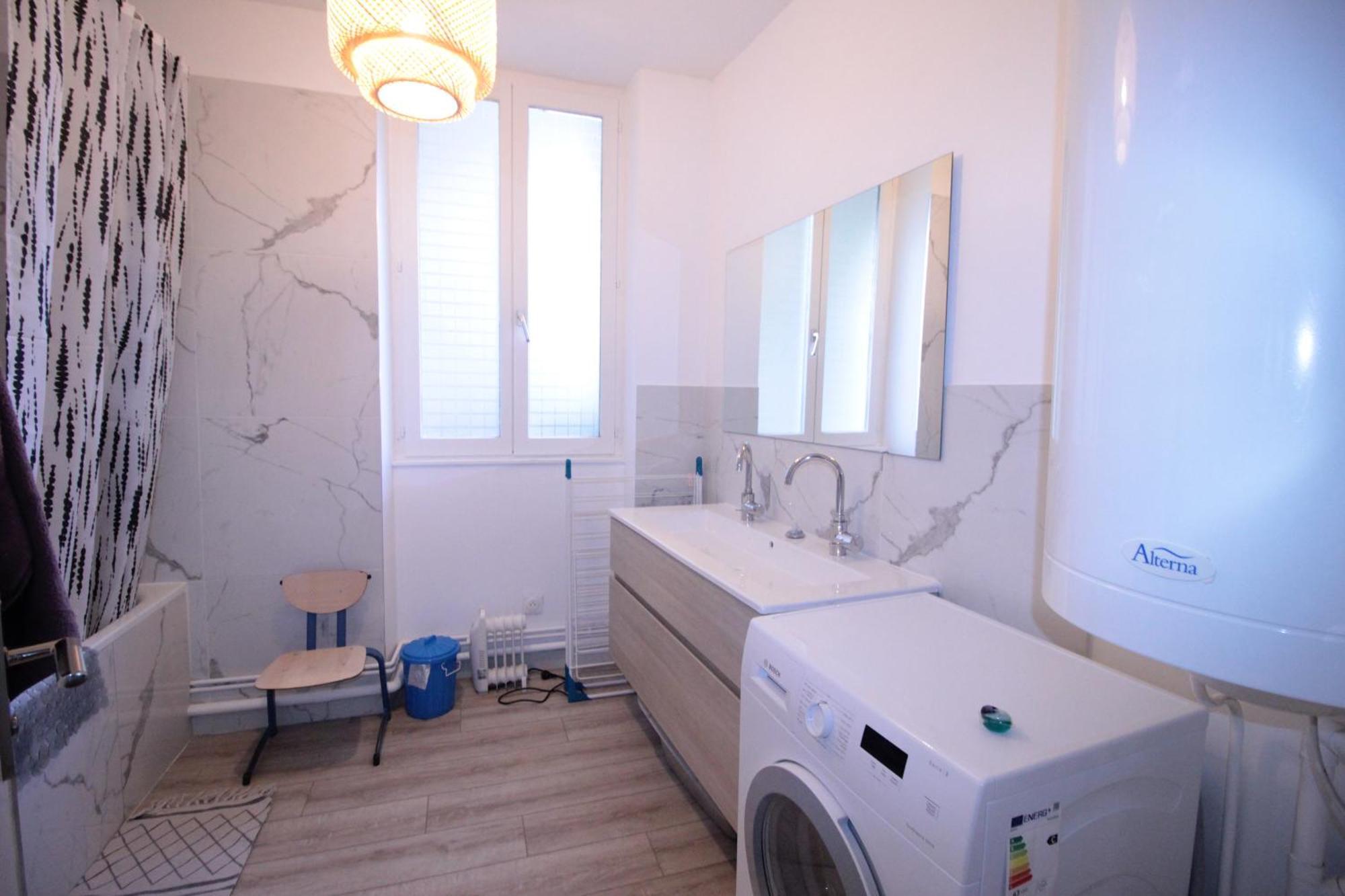 Logement Neuf "Meuse" - Hyper Centre - Parking Proche - Proche Gare - 4 Chambres - Terrasse Couverte - Wifi ! Gere Par Prestazen'Services ヴェルダン・シュル・ムーズ エクステリア 写真