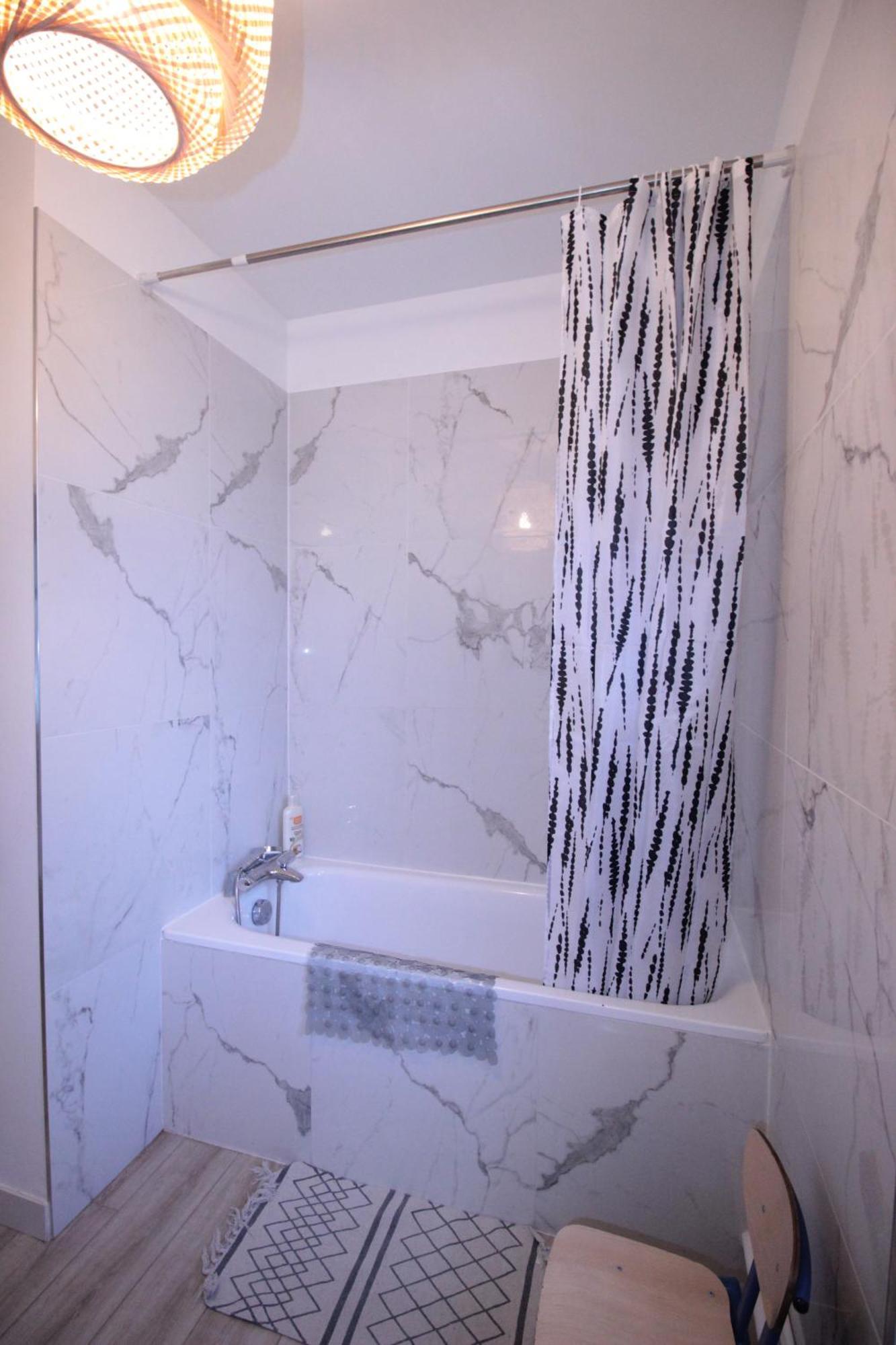 Logement Neuf "Meuse" - Hyper Centre - Parking Proche - Proche Gare - 4 Chambres - Terrasse Couverte - Wifi ! Gere Par Prestazen'Services ヴェルダン・シュル・ムーズ エクステリア 写真